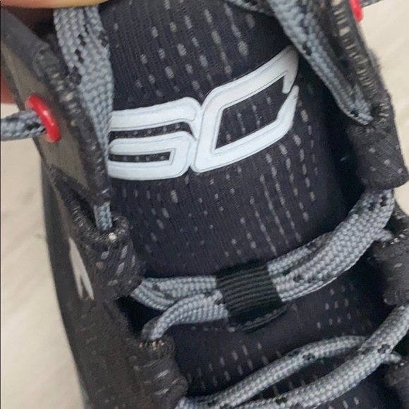 Stephen curry shoes - Picture 3 of 4